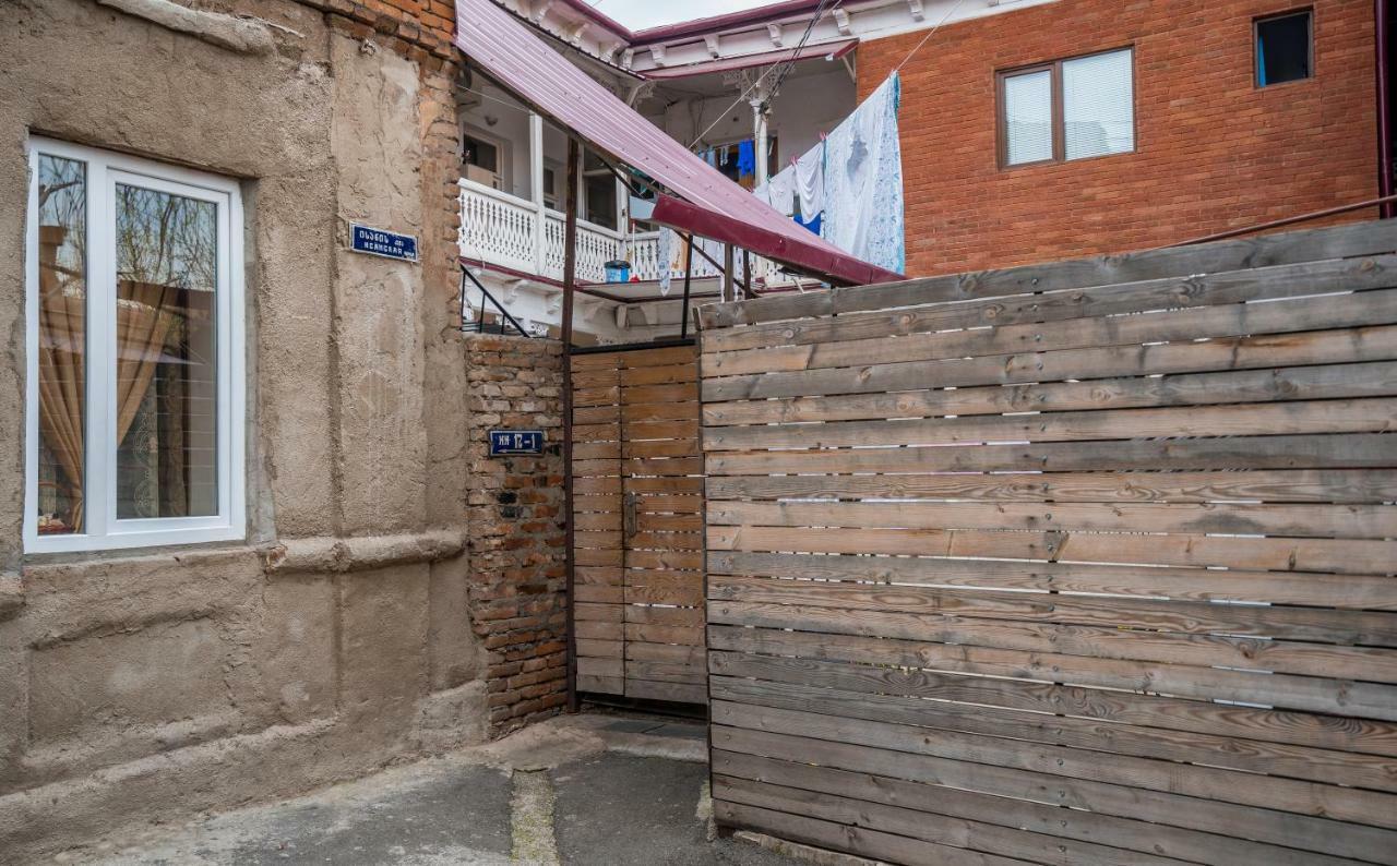 Apartments Near Metekhi Cathedral Tbilisi Exterior foto